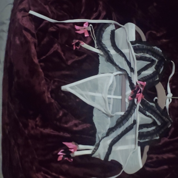 Lingerie - Picture 12 of 16